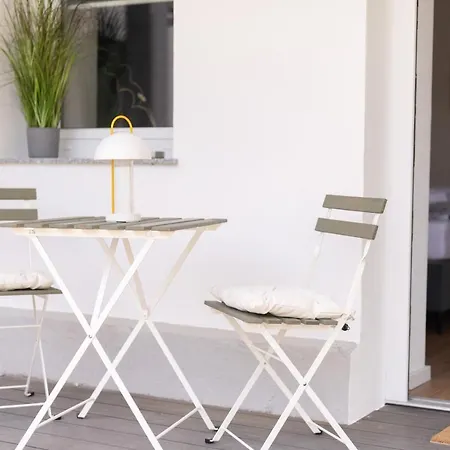 Peter - Mit Eigenem Eingang I 30qm I Zentrale Lage I Bad I Kueche I Terrasse I Tv * Fulda