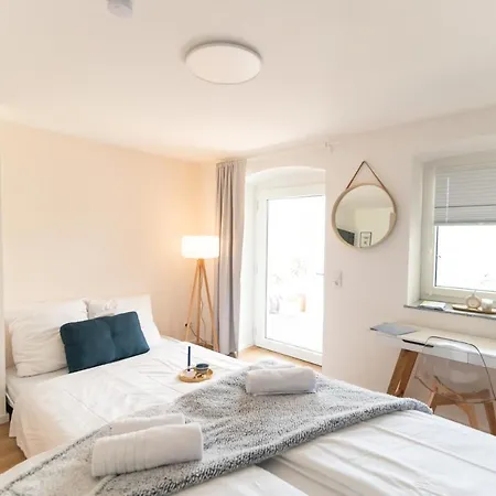 Peter - Mit Eigenem Eingang I 30qm I Zentrale Lage I Bad I Kueche I Terrasse I Tv Apartment Fulda