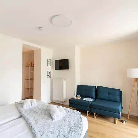 Peter - Mit Eigenem Eingang I 30qm I Zentrale Lage I Bad I Kueche I Terrasse I Tv *