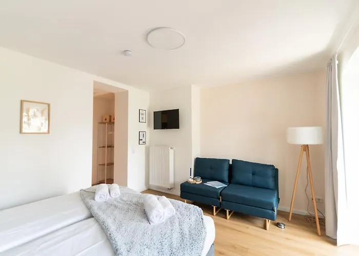 Peter - Mit Eigenem Eingang I 30qm I Zentrale Lage I Bad I Kueche I Terrasse I Tv *